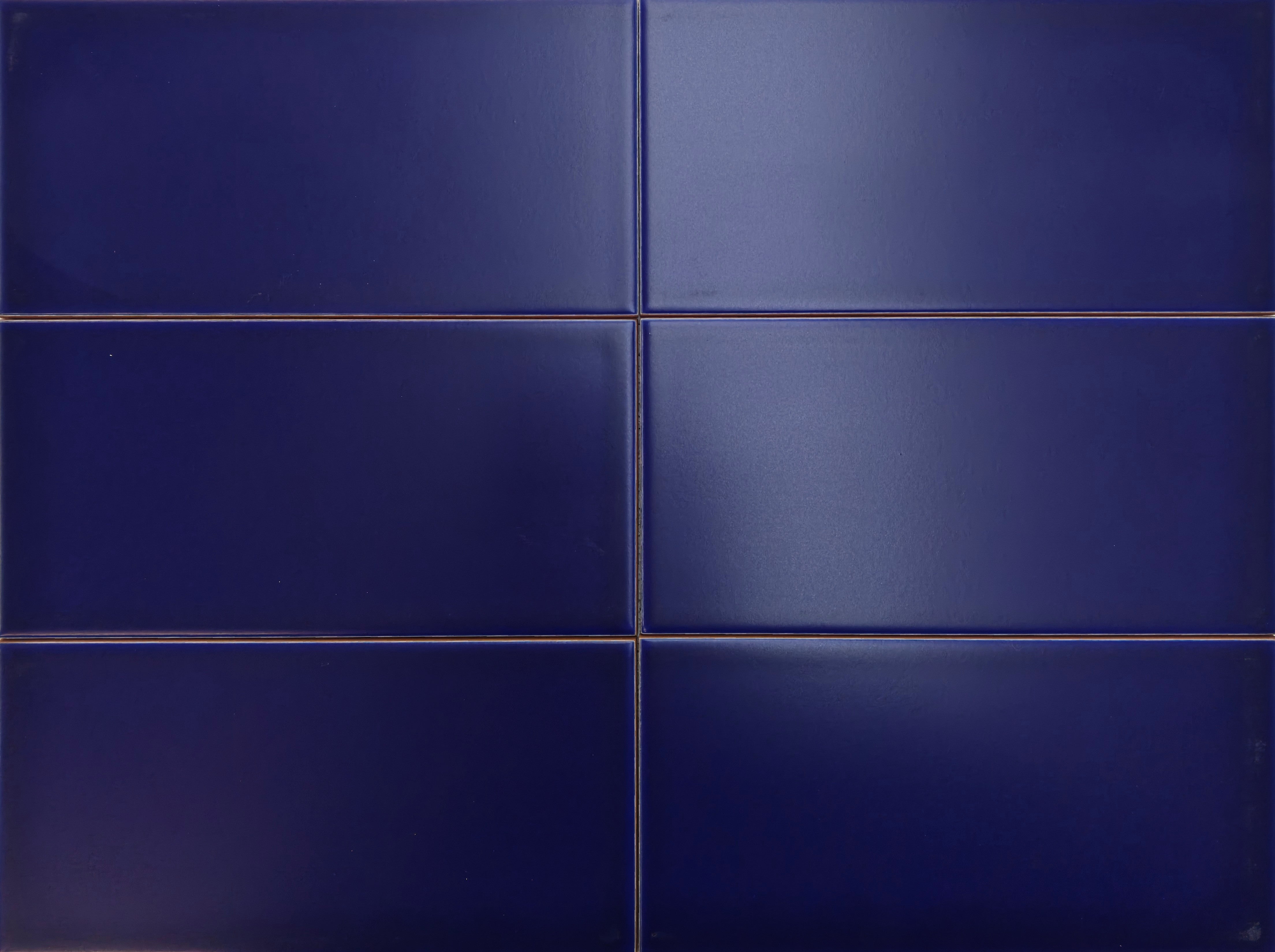 Cobalto Liso Matt tiles in deep blue color arranged in a 10x20 cm layout.