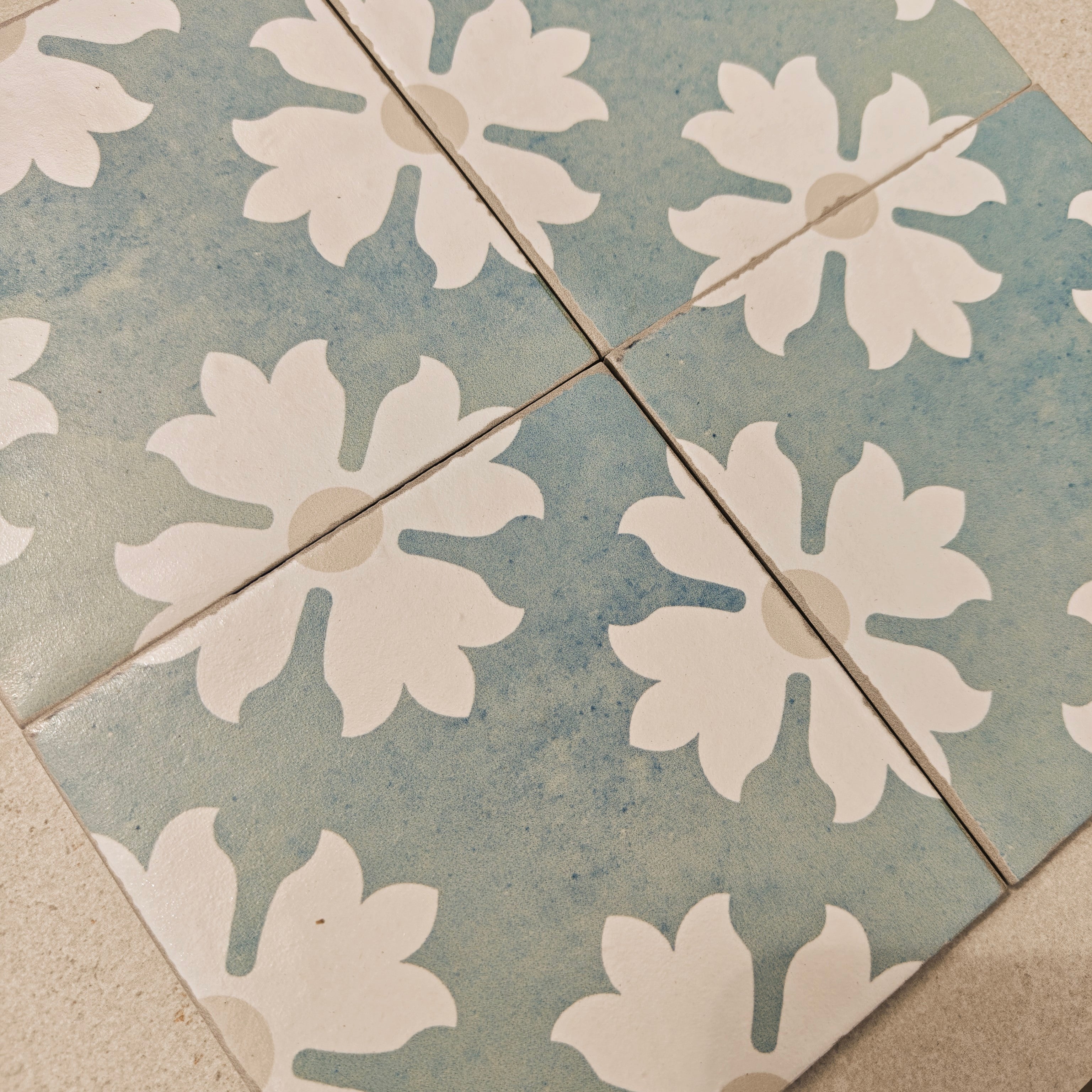 Zoey Flower 11.5x11.5cm - £60.50 per M²